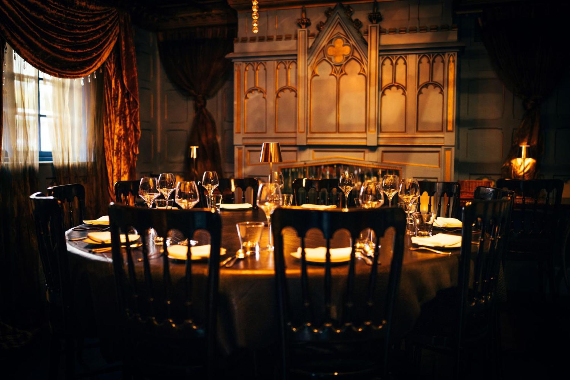 เครซีแบร์ โฮเต็ล เบคอนฟิลด์ Hotel บีคอนส์ฟิลด์ ภายนอก รูปภาพ The dining room at the restaurant