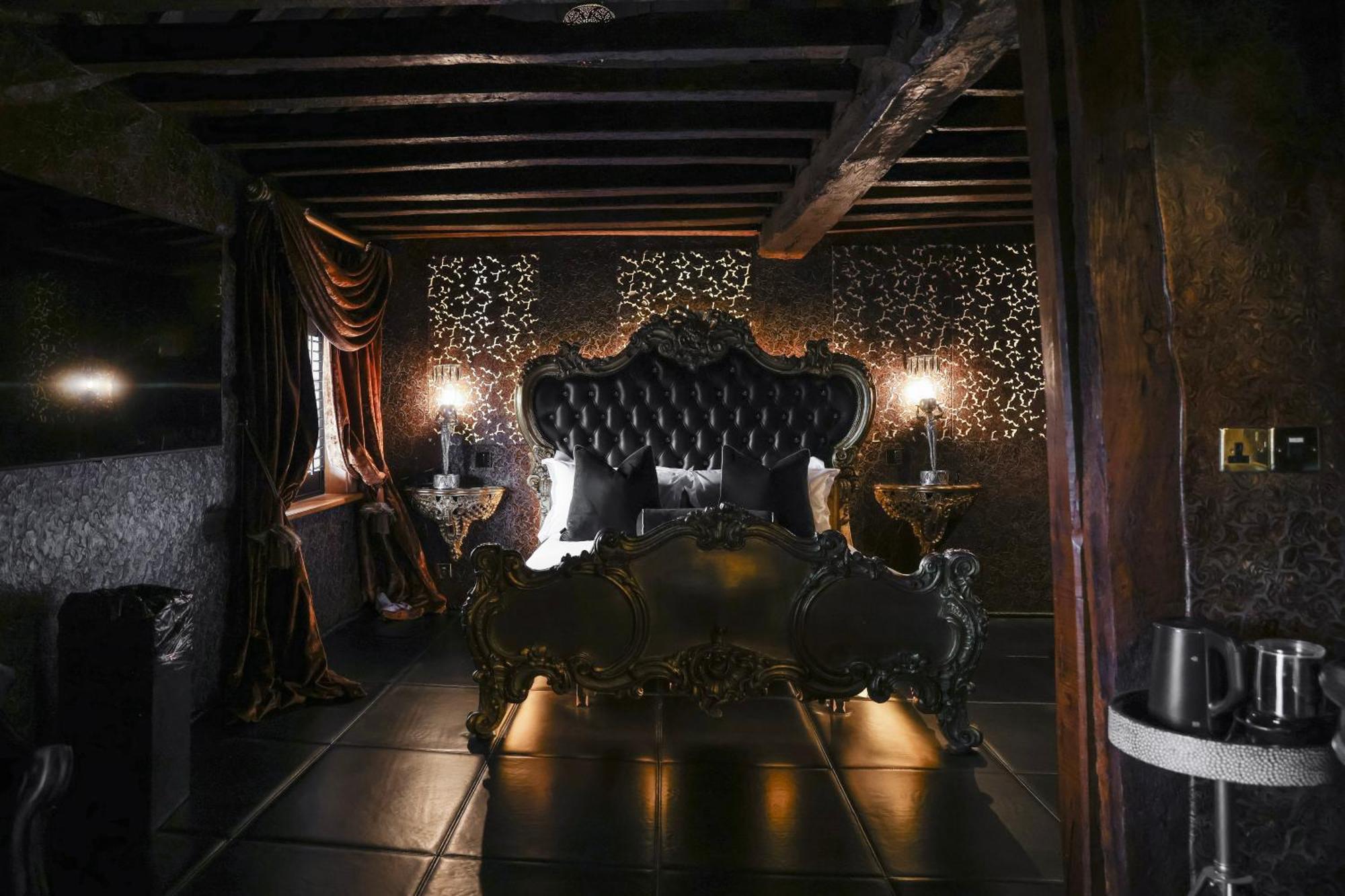 เครซีแบร์ โฮเต็ล เบคอนฟิลด์ Hotel บีคอนส์ฟิลด์ ภายนอก รูปภาพ