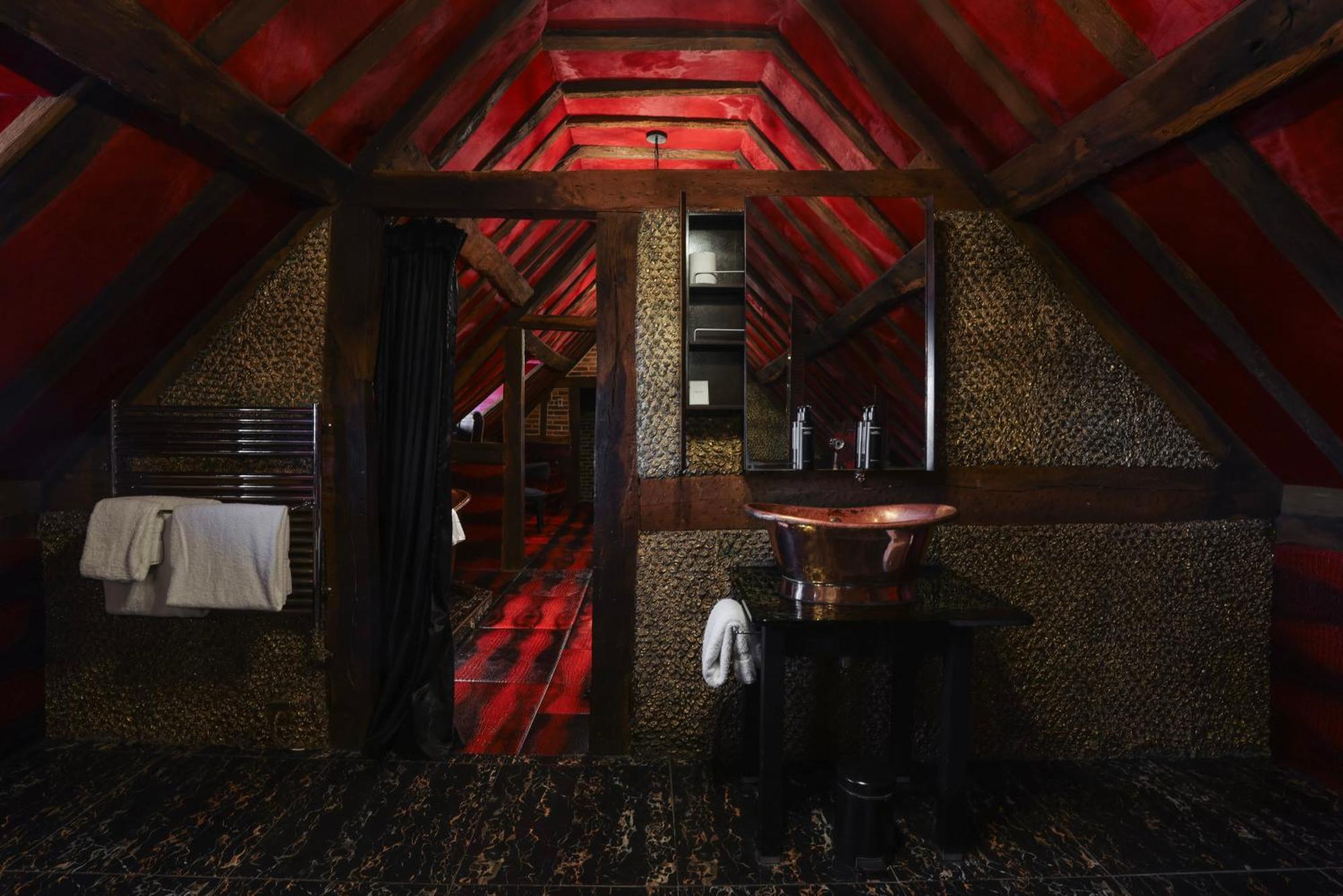 เครซีแบร์ โฮเต็ล เบคอนฟิลด์ Hotel บีคอนส์ฟิลด์ ภายนอก รูปภาพ