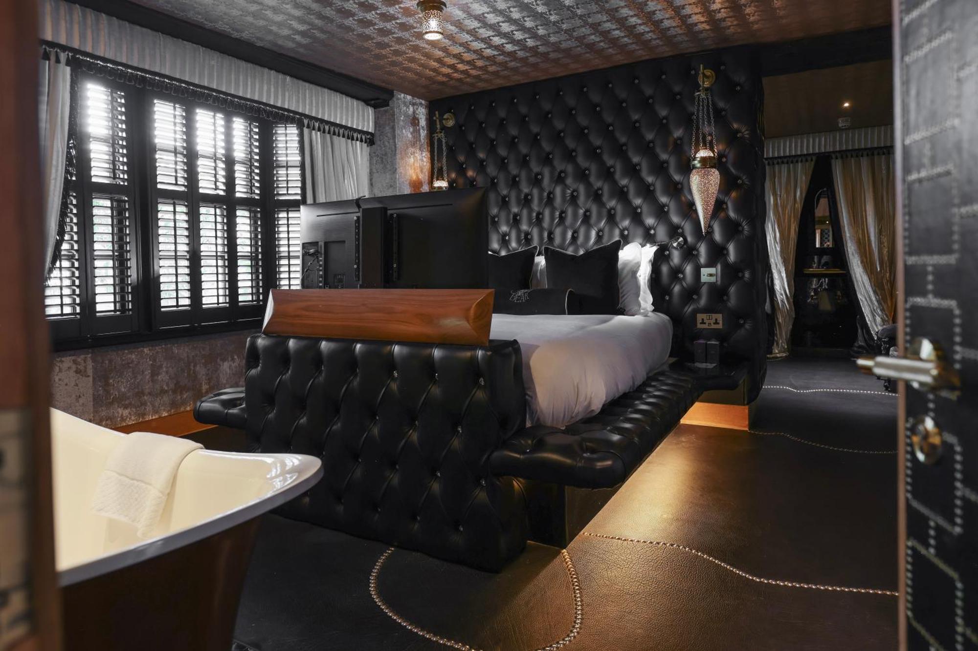 เครซีแบร์ โฮเต็ล เบคอนฟิลด์ Hotel บีคอนส์ฟิลด์ ภายนอก รูปภาพ