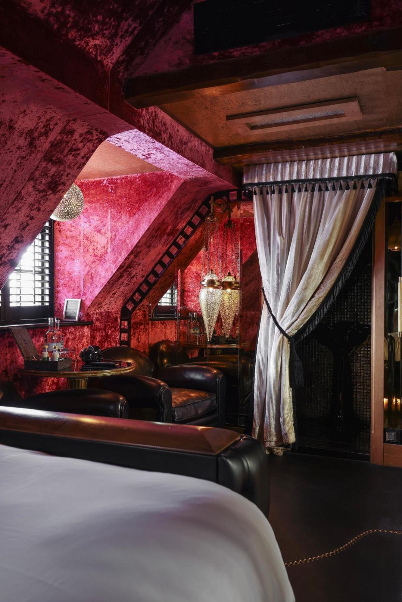 เครซีแบร์ โฮเต็ล เบคอนฟิลด์ Hotel บีคอนส์ฟิลด์ ภายนอก รูปภาพ